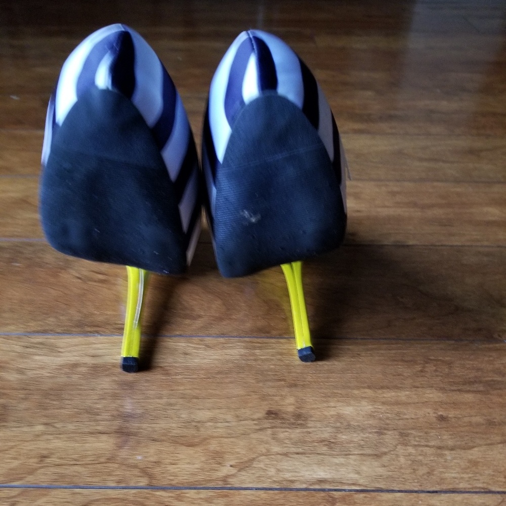 Heels - Picture 2 of 2